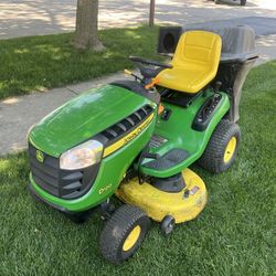 John Deere Mulching Riding Lawn Mower With Bagger System 