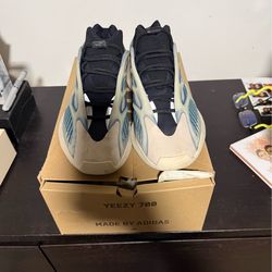 Adidas Yeezy 700 V3 - Size 12