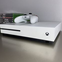 Xbox One S   (10 Games Included) 