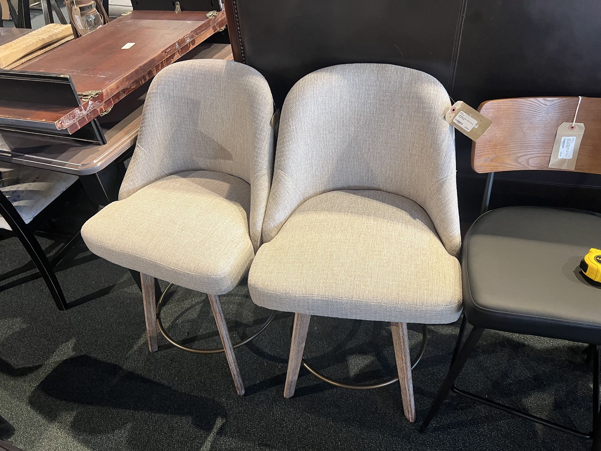 Counter Stool: Oatmeal Swivel Counter Stool SKU G3Z7RX