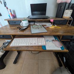 Adjustable desk with Lamp