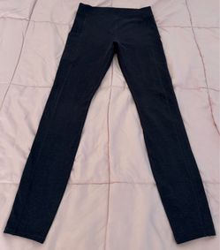 Vuori dark grey leggings with side pockets and logo, size S