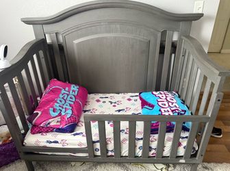 Crib/Toddler Bed