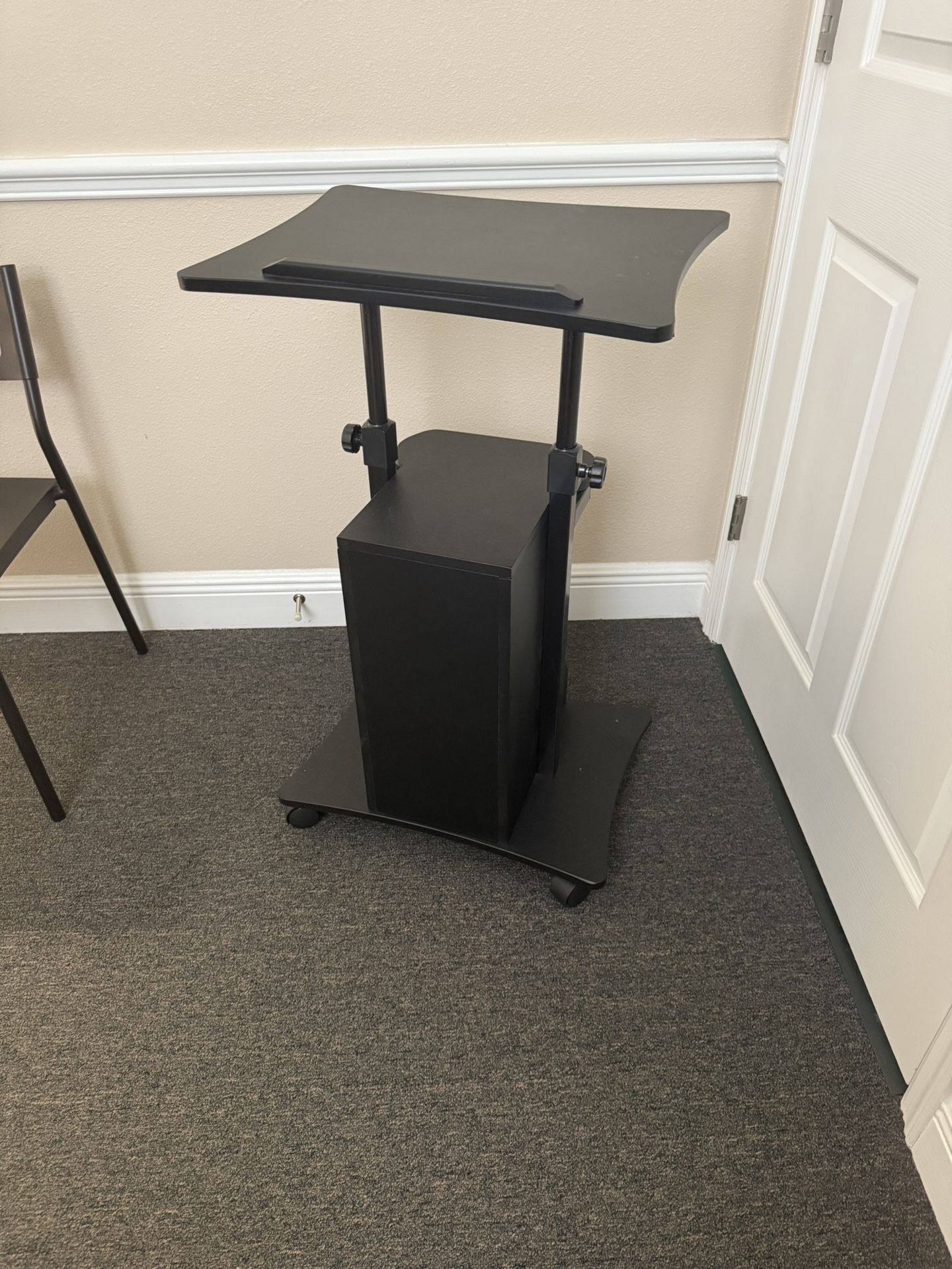 Rolling Podium Desk