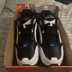 Nike AIR MONARCH IV