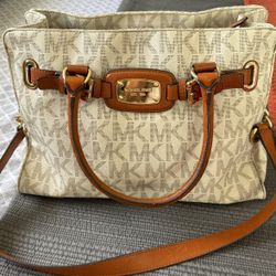 Micheal Kors Purse 
