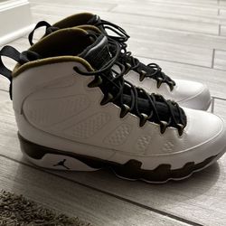  (4) Pairs Of Jordan’s Retro. ( Size 12s)