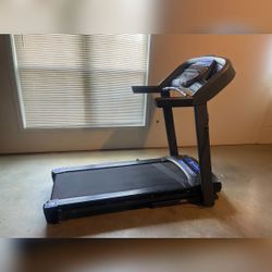 Horizon Fitness T101 Treadmill, 2.5HP Motor - Excellent - 2021 – Lancaster, PA