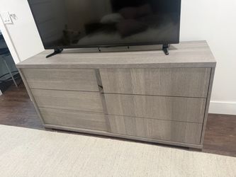 Dresser and 2 nightstands