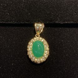 14k Gold Pendant With Green Jade Like Stone 