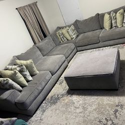 Rooms to go Sectional 8 Seater