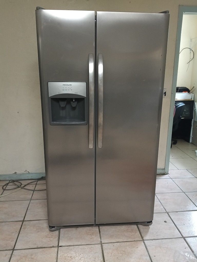Refrigerador Stailes Steel Frigidaire The Two Doors 36x68 The Used $300