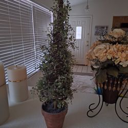 Topiary Potted Artificial Plant 