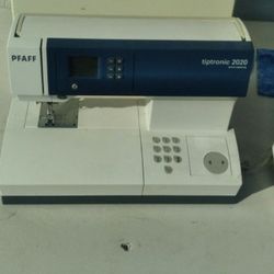 PFAFF Tiptronic 2020 German Made IDT Sewing Machine, Case, Pedal

Working great

No still available questions please