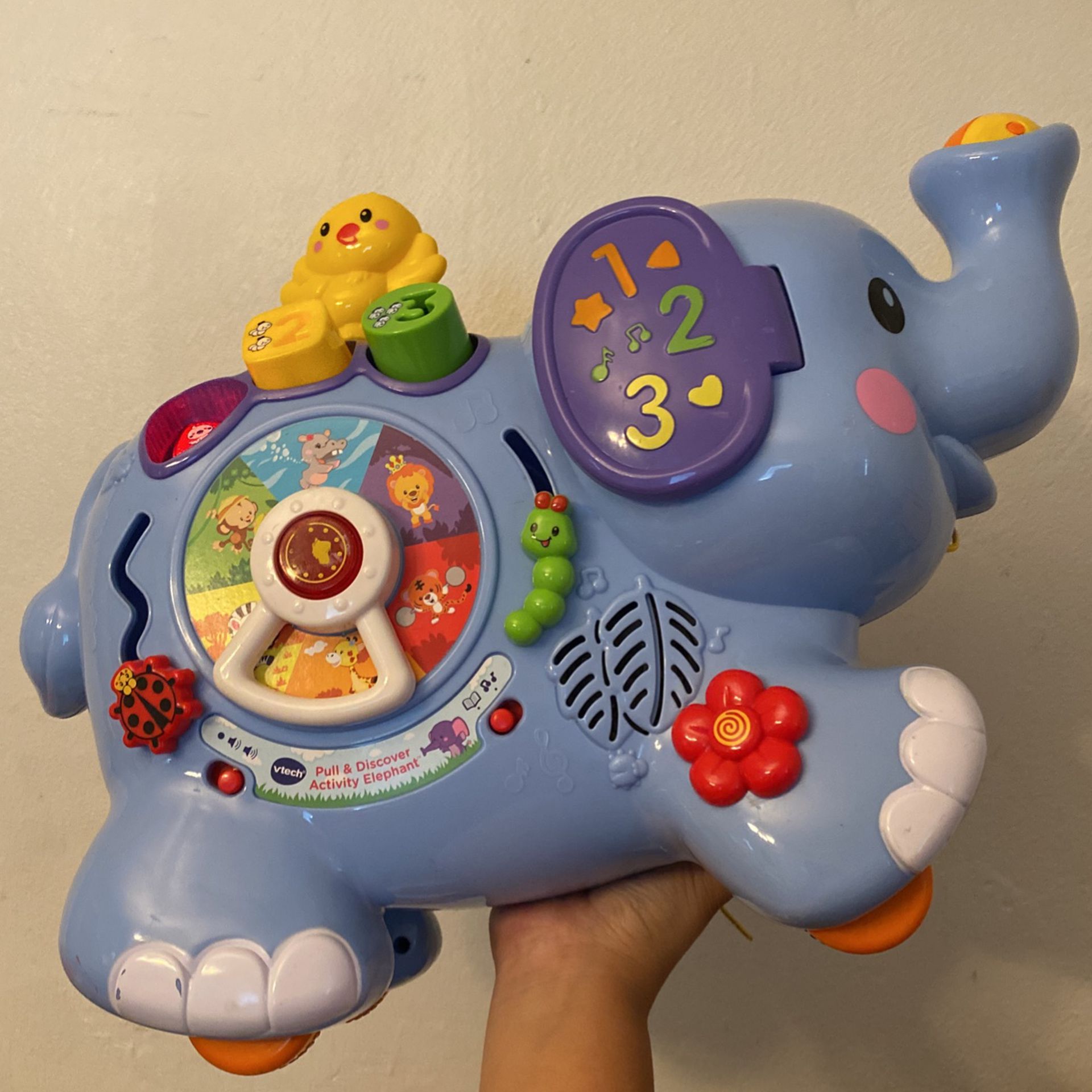 Pull & Discover Activity Elephant 
