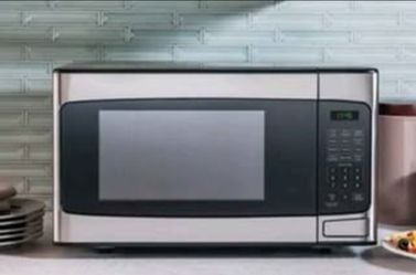 NEW IN BOX-GE MICROWAVE