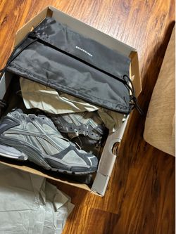 Brand new Balenciaga Runner size 12    400$