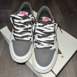 Travis Scott x Air Jordan 1 Retro Low OG Reverse Mocha Brand new worn only once with box perfect condition and with laces