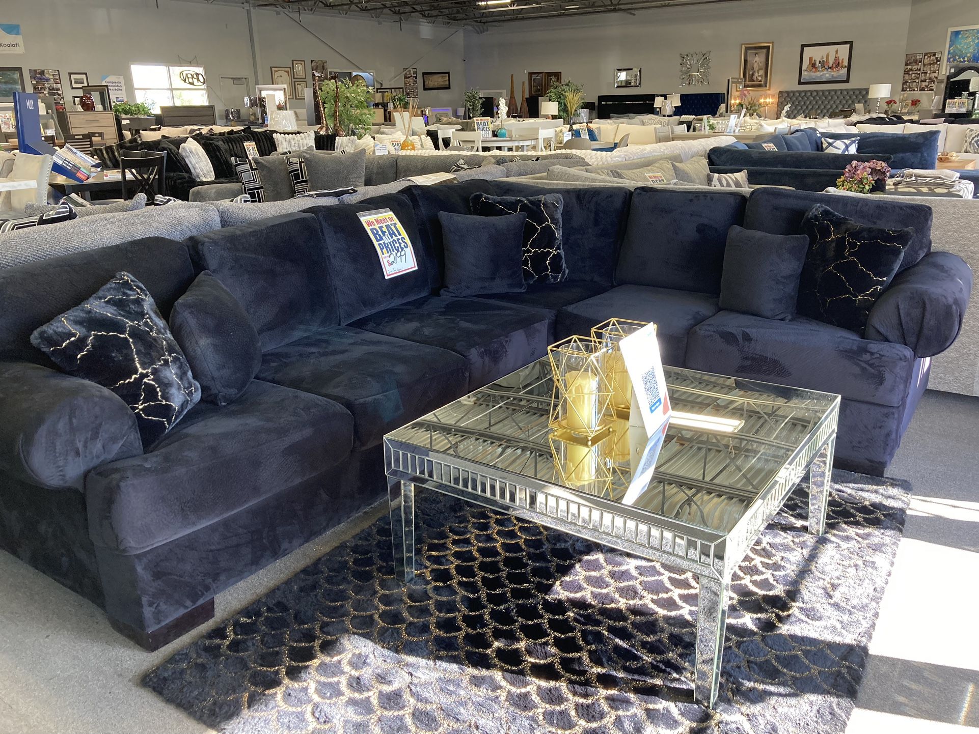 Stunning Sectional! $2099 🖤📦