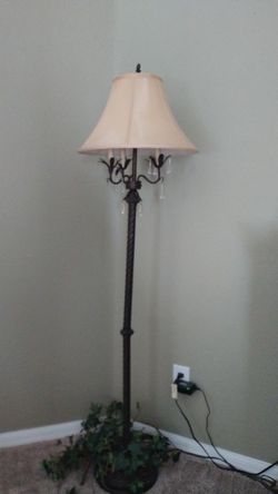 Decorative lamp with crystals