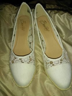 White dress shoes. Size 9.5 narrow