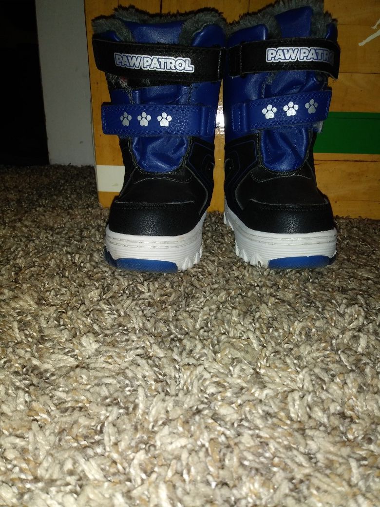 Size 7/8 kids paw patrol snow boots