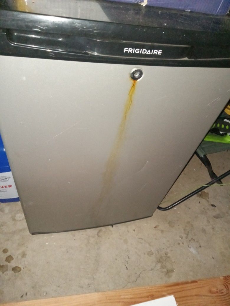 Low Use Mini Fridge 3.7cu Ft