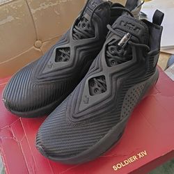 LeBron James Nike  Soldier XIV  14  NEW  w/ BOX   Black / Metallic Dark Grey  10.5