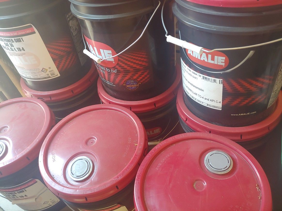 5gal Pails Of Hydraulic Tractor / Trans Fluid
