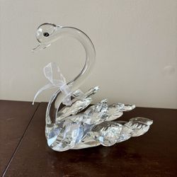 Crystal Swan Glass Figurine 