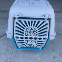 X-SMALL CAT CARRIER IN GREAT SHAPE 