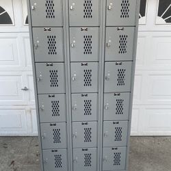 18 Door HEAVY DUTY Metal Lockers 