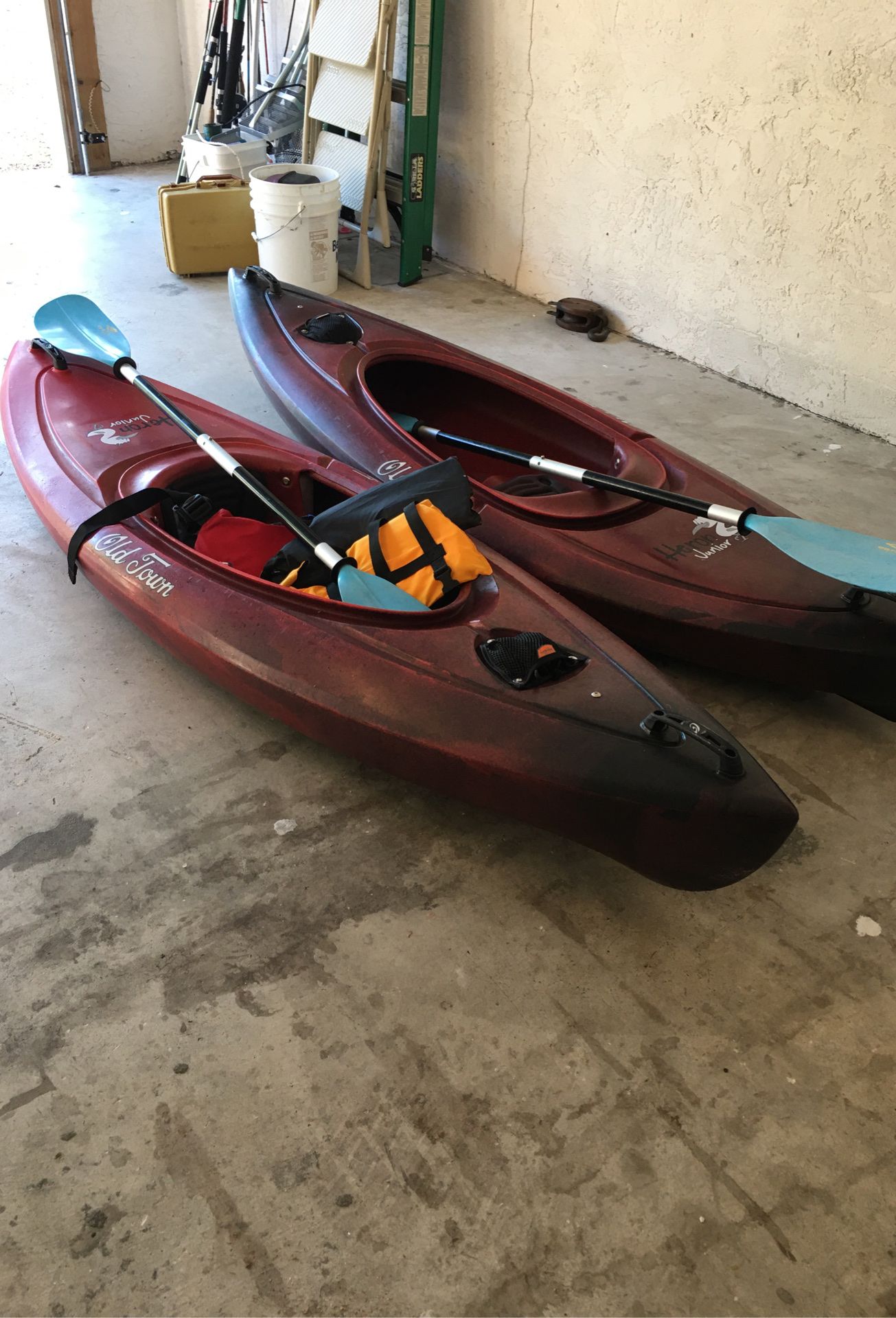 Old town heron jr kayaks Children, 100 lb limit weight. Size 7 1/2 ft. Padded seats, life jackets. Brand new!