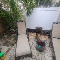 Outdoor Lounge Chairs 