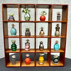 🏺 Handmade miniature vases with flowers made from beads