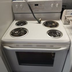 Frigidaire Electric Stove  - PU In Canyon Country 