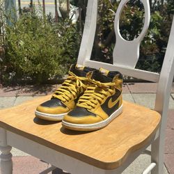 Air Jordan 1 Retro High OG 'Pollen' Slightly Used