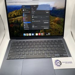 M2 MacBook Air - 8gb - 256gb - In Amazing Condition - For Sale Or Trade