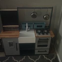 Play Kitchen