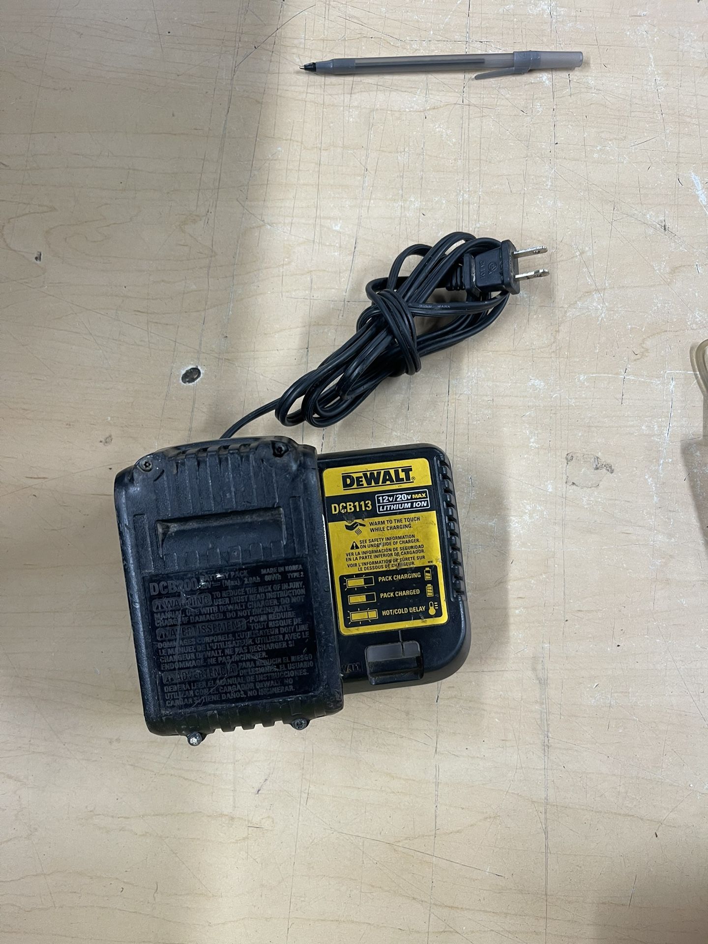 BATTERY CHARGER, TOOLS-POWER DEWALT 20VBATTERY W CHARGER DCB113 #201736BB