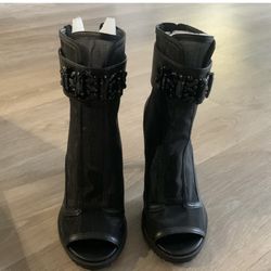 Black Heel Boots 