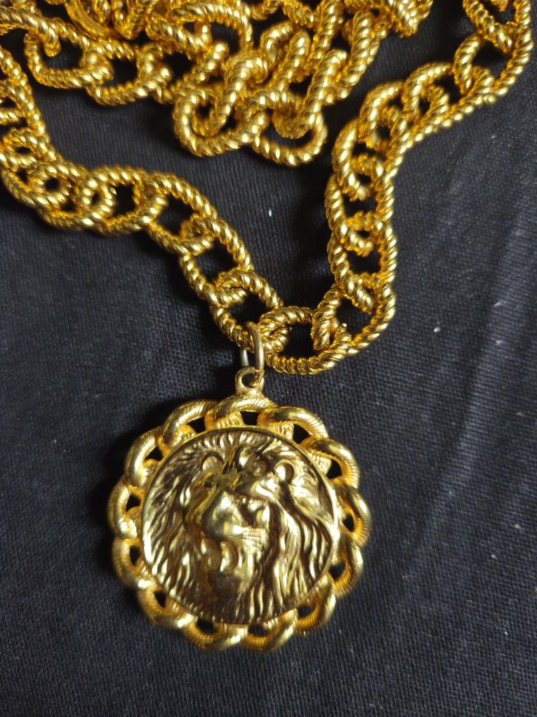 Vtg Lion Head Pendant Necklace Gold Tone 31" Chain Width .30" & Pendant 1.5"