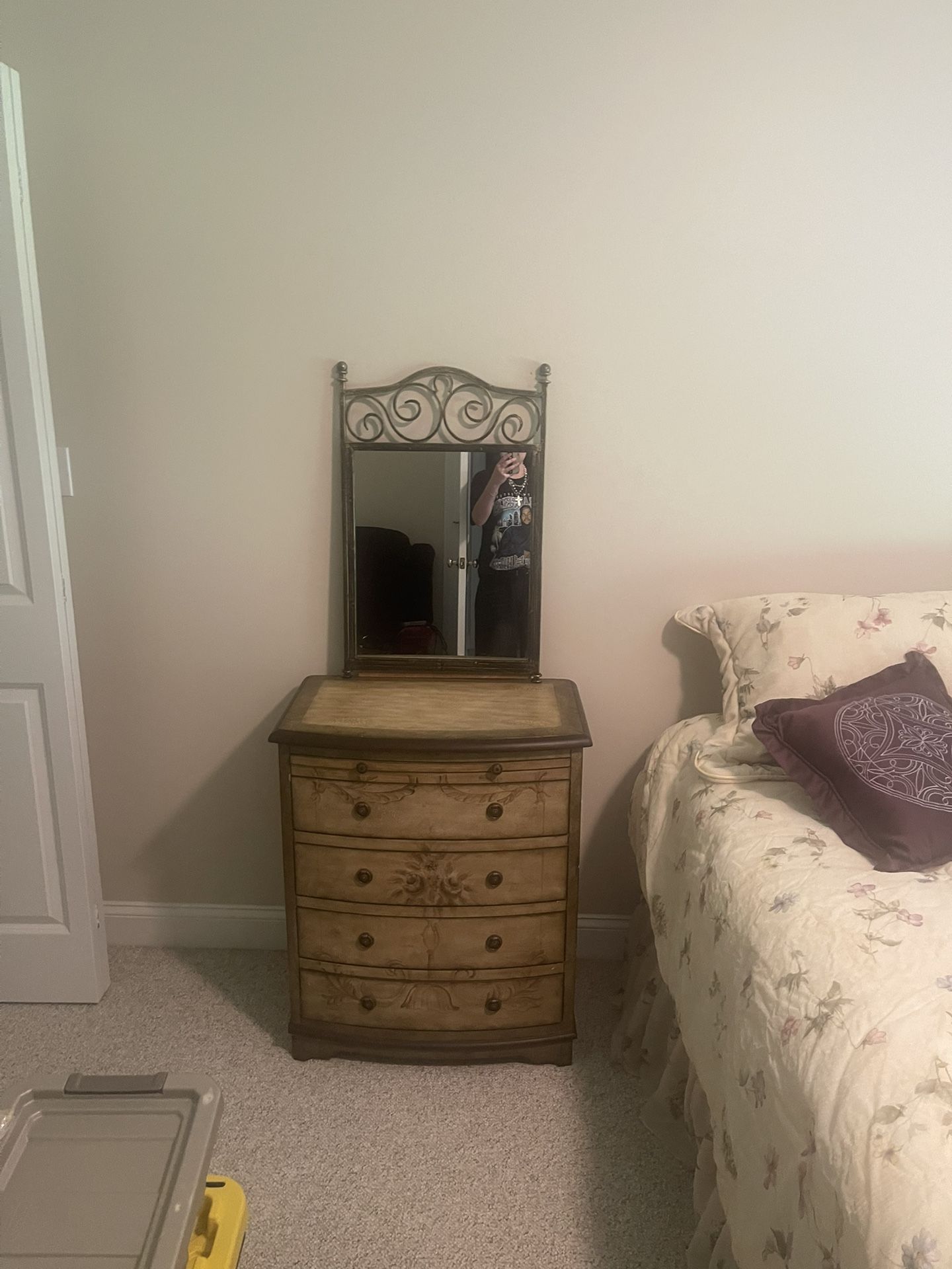 Vintage dresser/nightstand