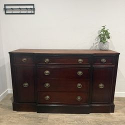 PROMINENT Buffet - federal - 6 drawers - two cabinets - mahogany - delivery available