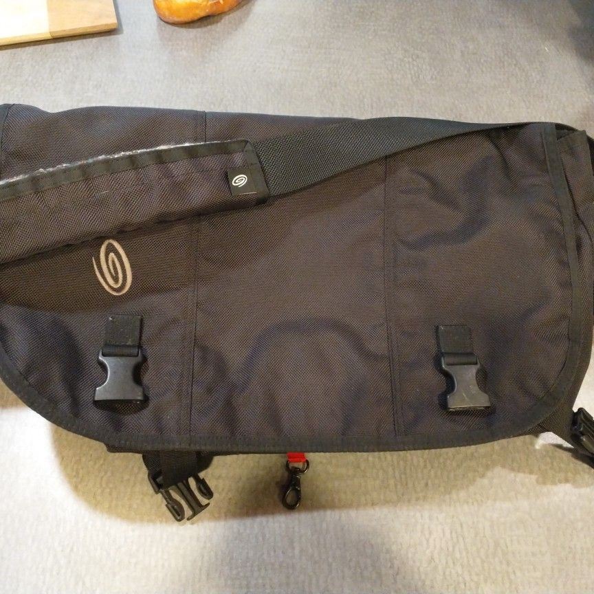 Timbuk2 Classic Shoulder Messenger Bag Size M Black