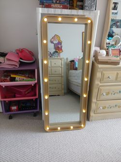 Gold Mirror with lights Used...Great Halloween Prop