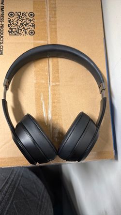 Beats Over-Ear Wireless Headphones Black solo