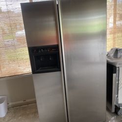 Good Condition Fridge For 300 