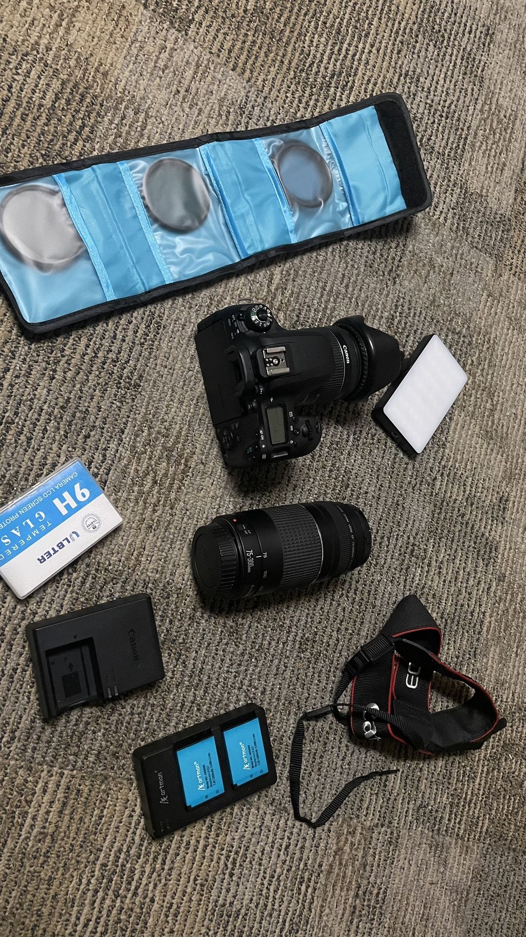 PRICE DROP Canon EOS 77D (Starter Kit)