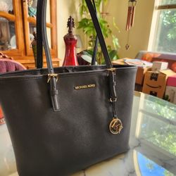 ✨ Michael Kors Black Tote Bag – Excellent Condition ✨